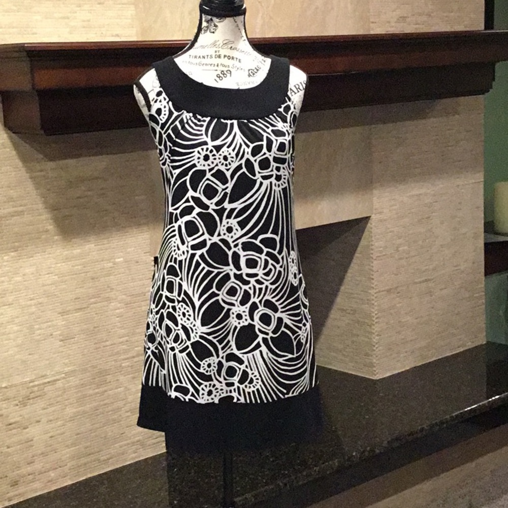 Black and white Sleeveless Tunic Size S